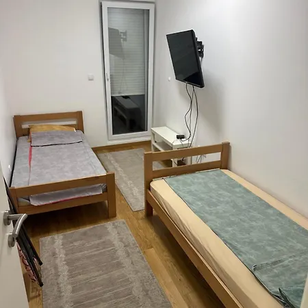Luksuzan Stan Preko Puta Soping Centra Apartment Kragujevac